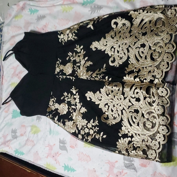 Dress - Picture 3 of 4